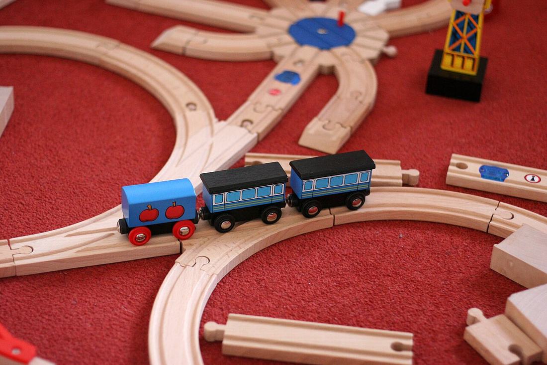 Holzeisenbahn als Spielzeug